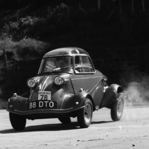 JIim s'essaye sur un avion de chasse : Messerschmitt KR175...